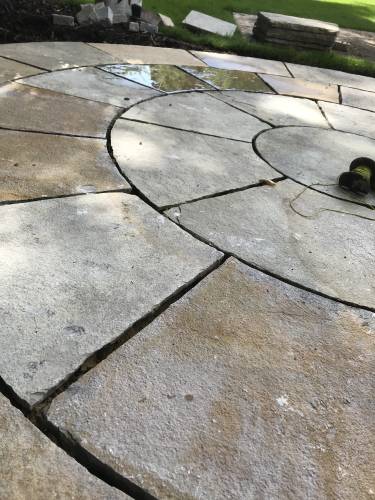 Circular stone paving